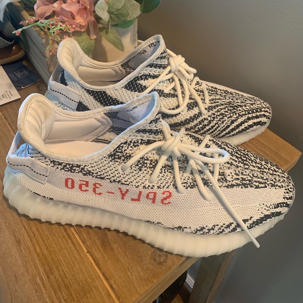 Yeezy Boost 350 V2 “zebra” - Picture 2 of 9